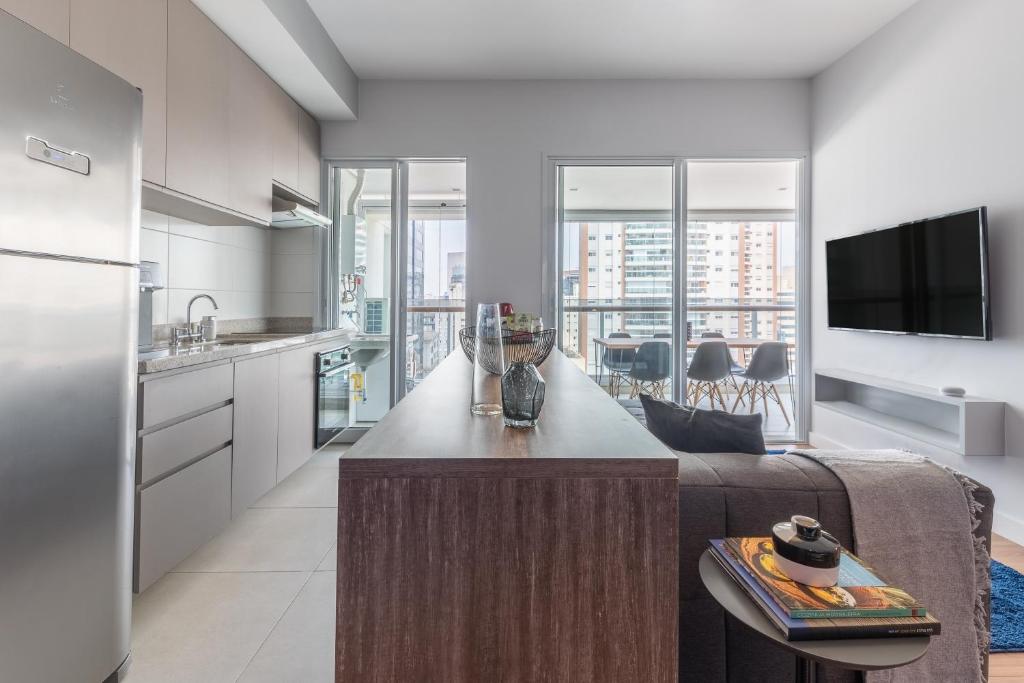  Apartamento estiloso com varanda - Vila Olímpia