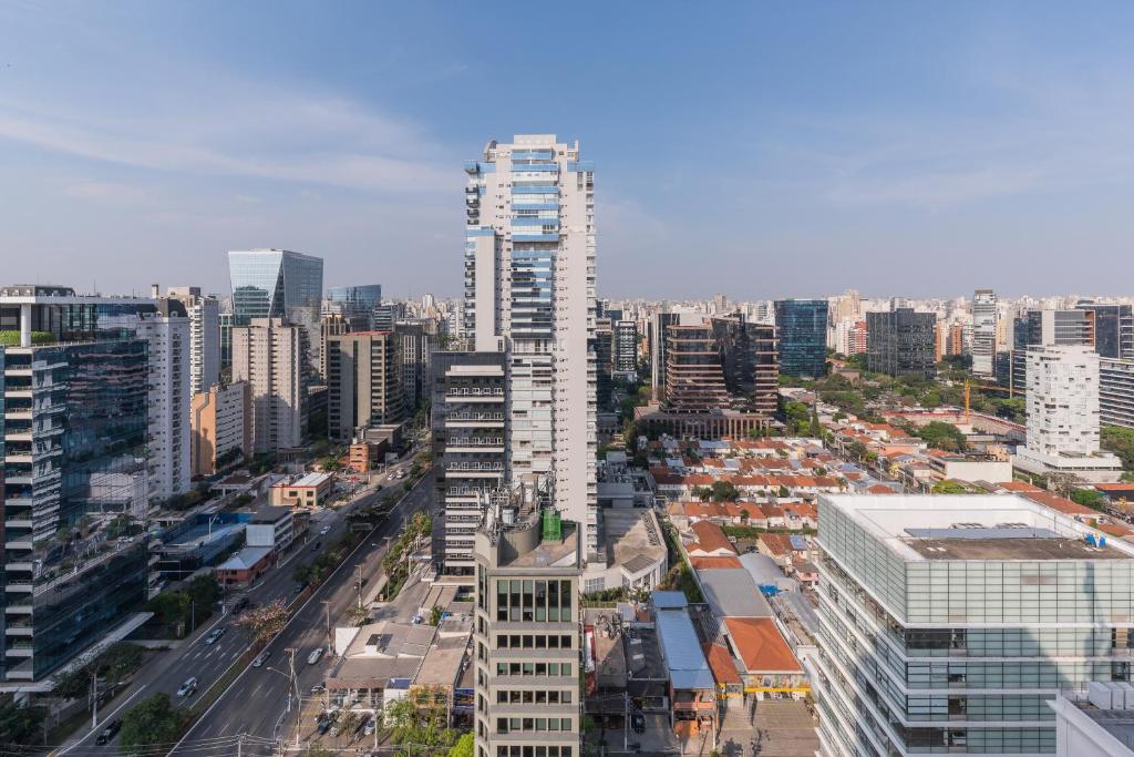 Apartamento estiloso com varanda - Vila Olímpia