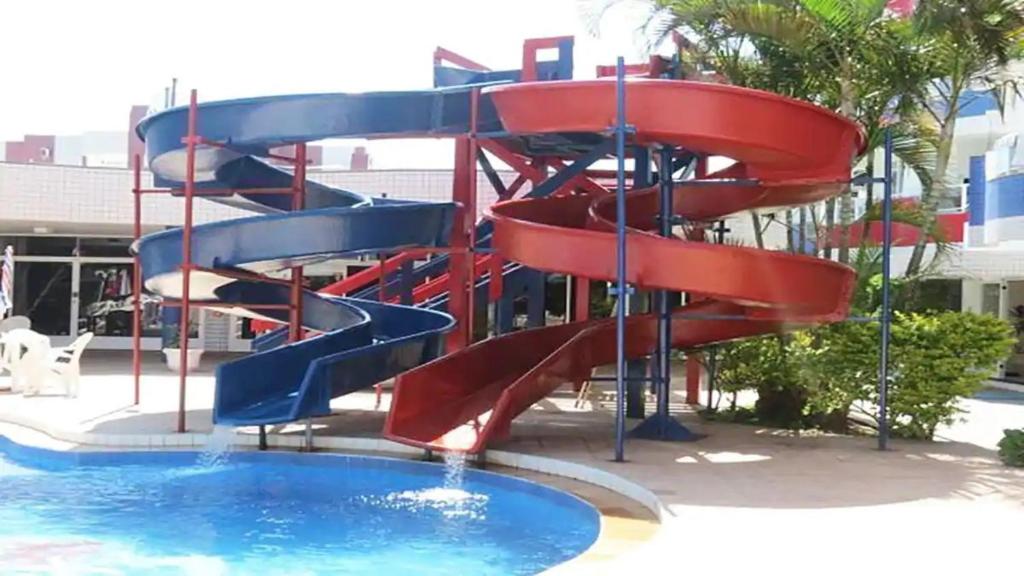  Apartamento amplo em Ingleses frente para o mar!!!