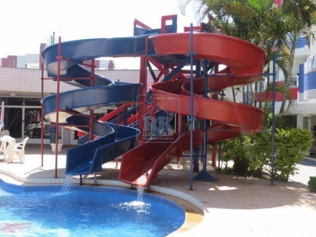 Apartamento amplo em Ingleses frente para o mar!!!