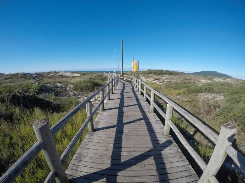  Apartamento amplo em Ingleses frente para o mar!!!
