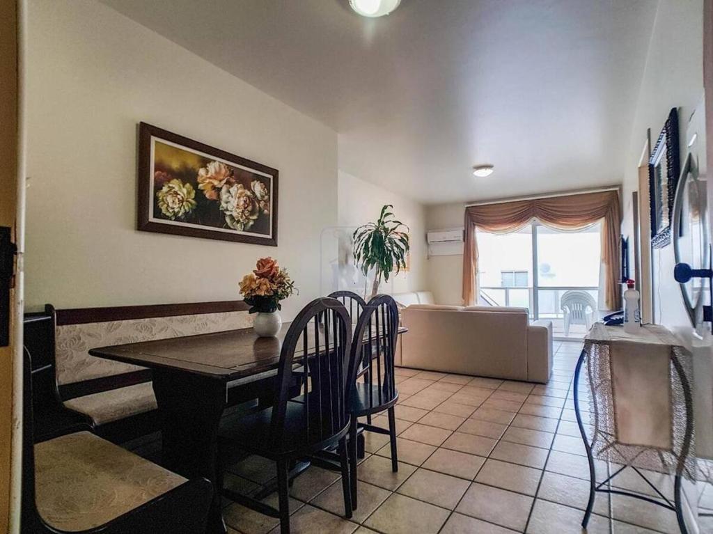  Apartamento amplo em Ingleses frente para o mar!!!