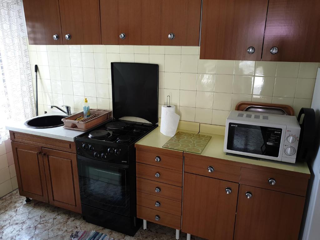 Kuchyňa alebo kuchynka v ubytovaní Apartment in Jadranovo 41613