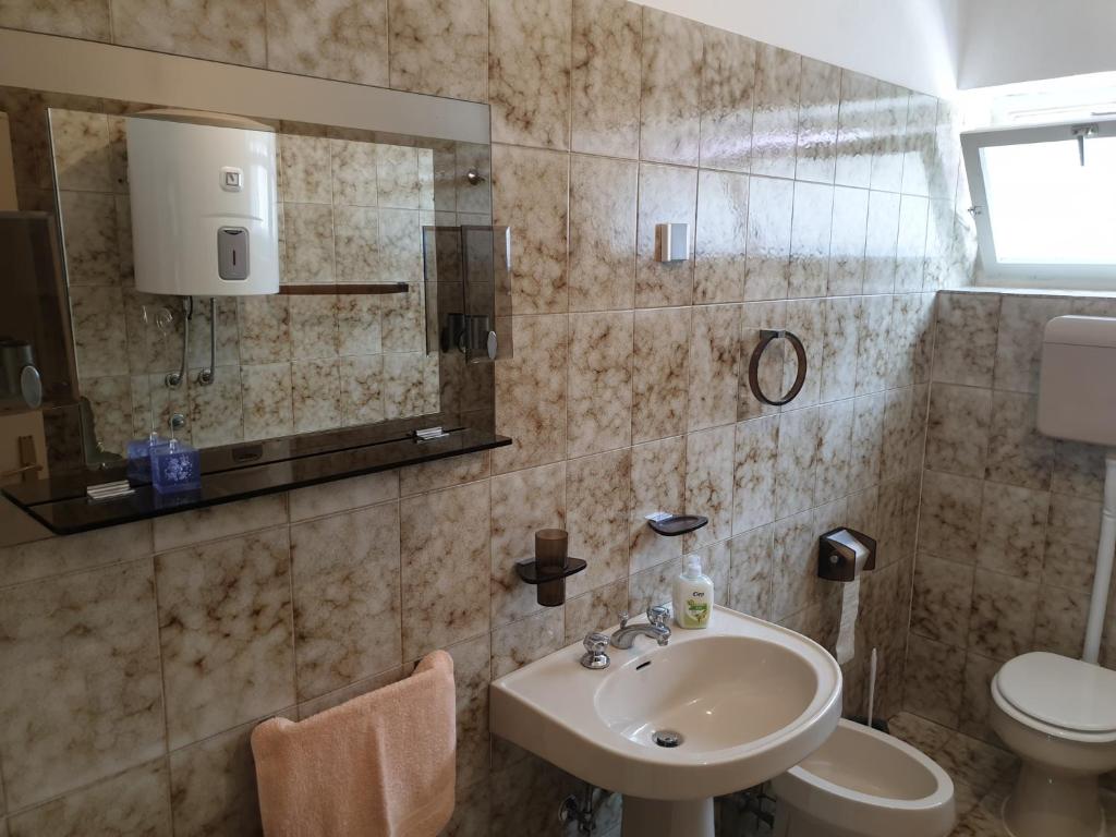 Kúpeľňa v ubytovaní Apartment in Jadranovo 41613
