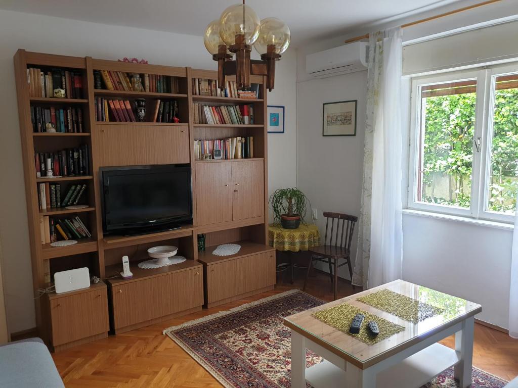 Knižnica v apartmáne