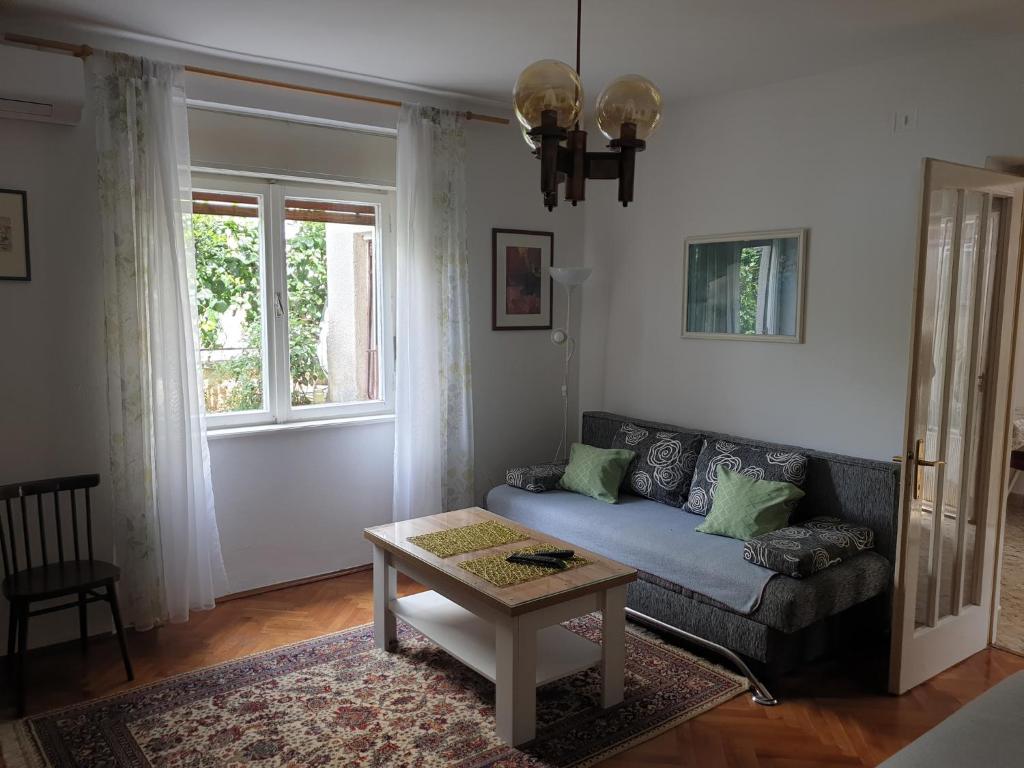 Posedenie v ubytovaní Apartment in Jadranovo 41613