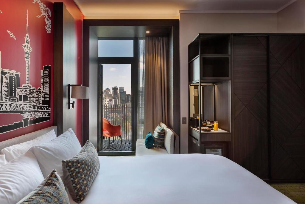 Mercure Auckland Queen Street photo
