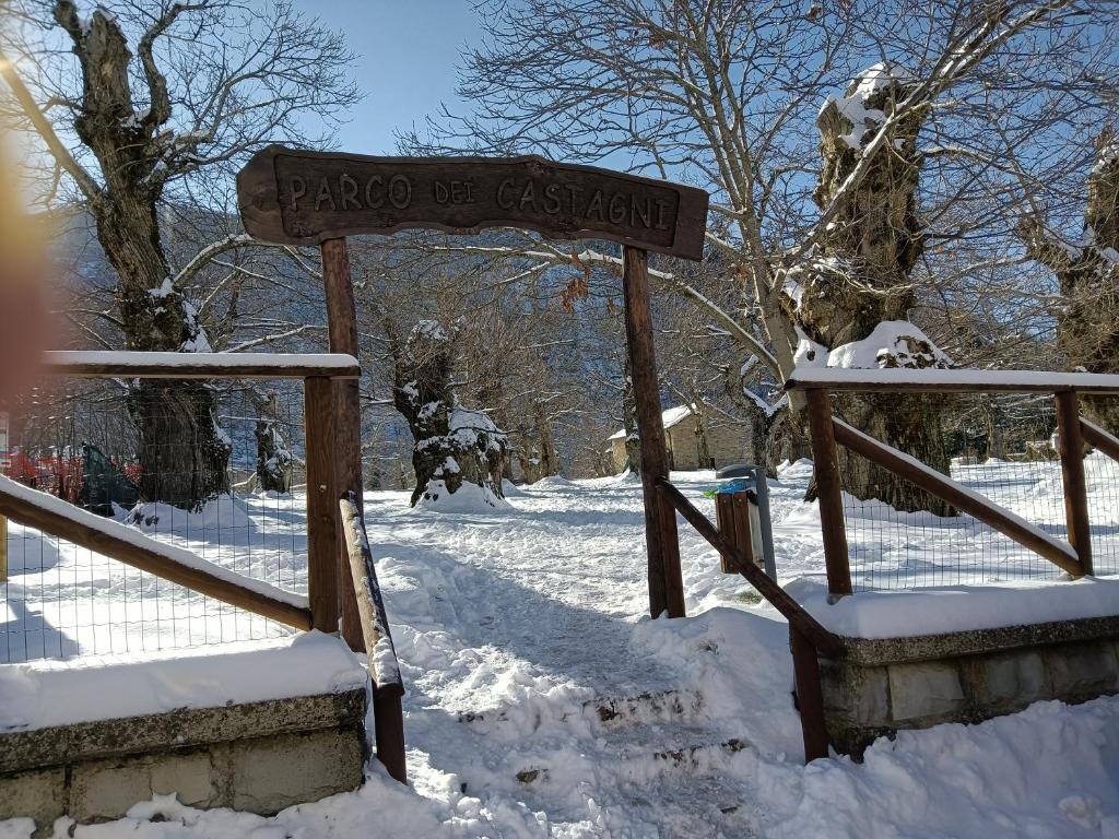 Zdjęcie z galerii obiektu Bilocale Gran Chalet Montecreto w mieście Montecreto