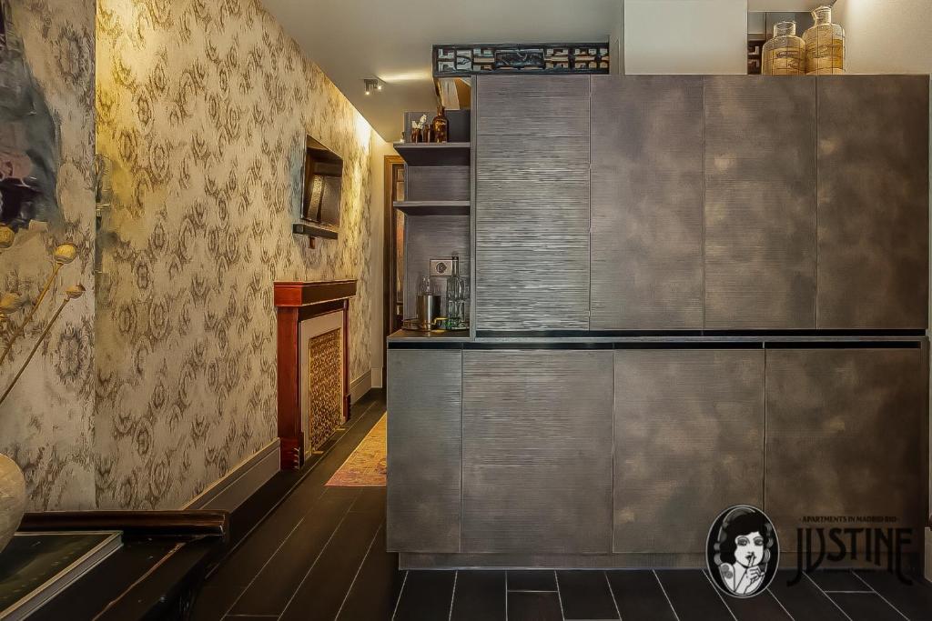 Kuchyň nebo kuchyňský kout v ubytování Suite Opium Den by Justine Apartments Apartamento turístico en Madrid Río