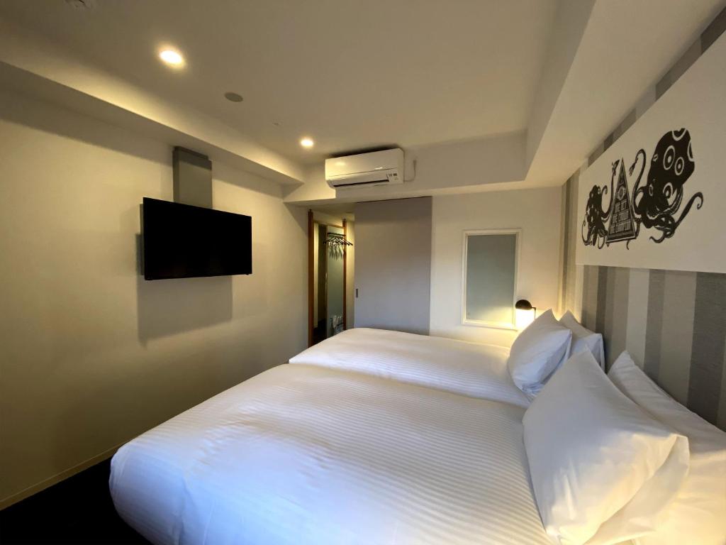 Postel nebo postele na pokoji v ubytování UMEDAHOLIC HOTEL
