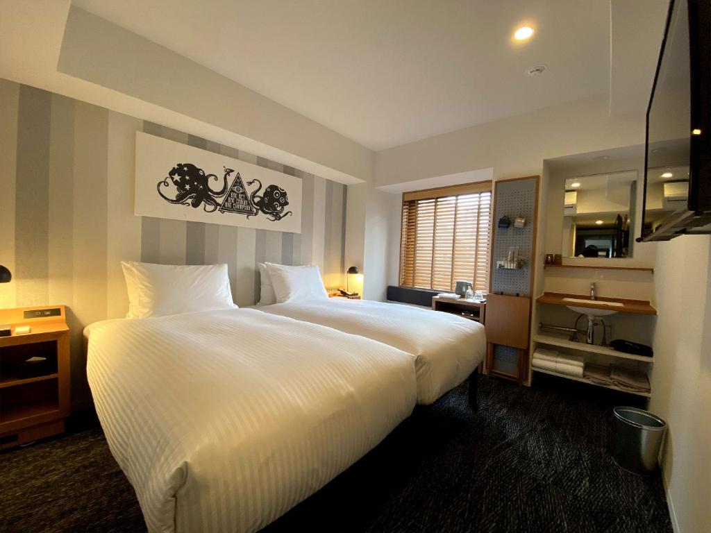 Postel nebo postele na pokoji v ubytování UMEDAHOLIC HOTEL