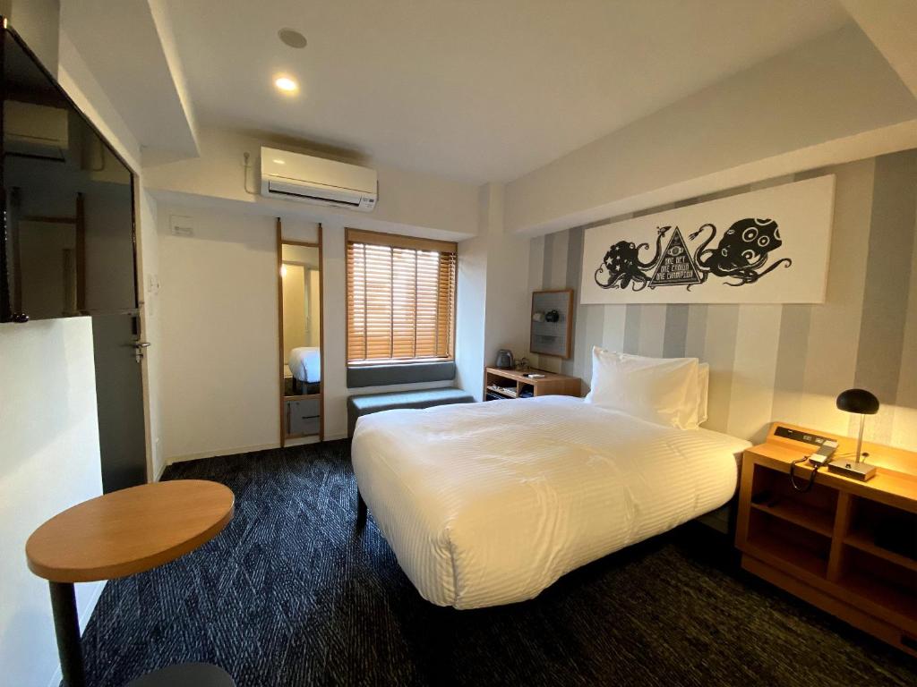 Postel nebo postele na pokoji v ubytování UMEDAHOLIC HOTEL