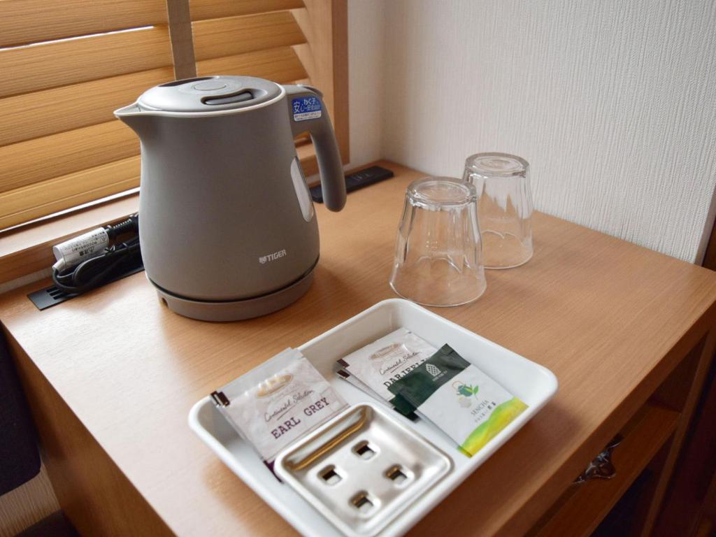 Příslušenství pro přípravu čaje a kávy v ubytování UMEDAHOLIC HOTEL