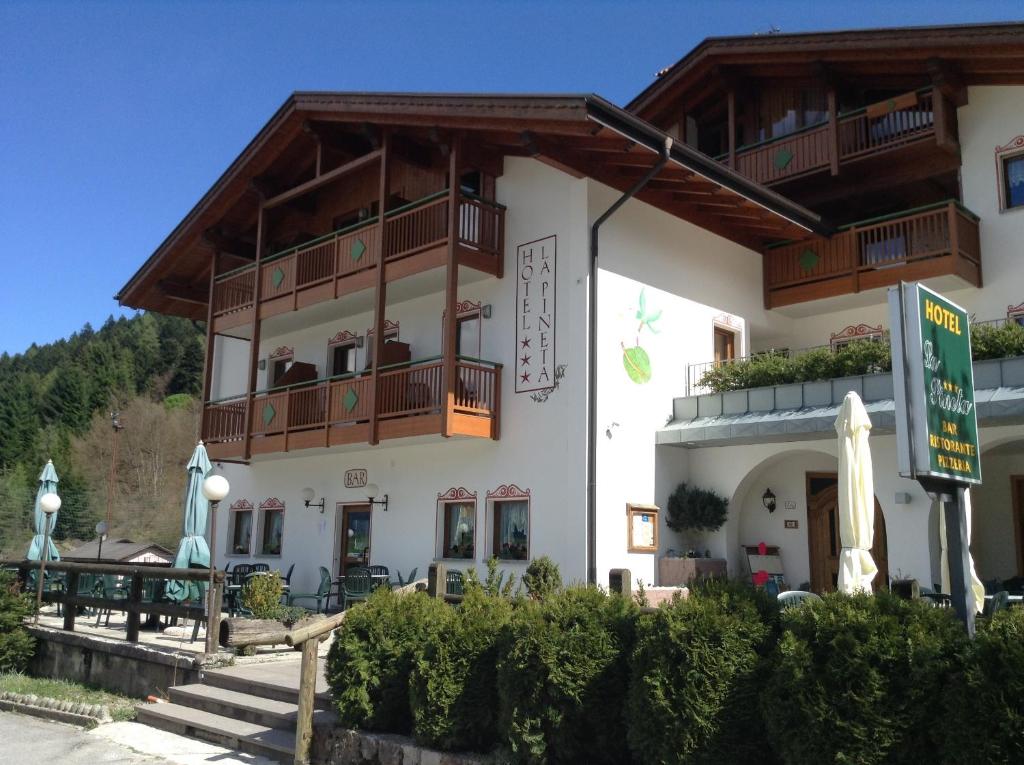Hotel Pineta - Housity
