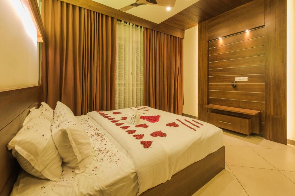 Postel nebo postele na pokoji v ubytování Trivers Resort Munnar