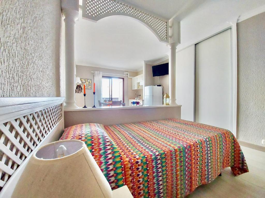Posteľ alebo postele v izbe v ubytovaní Ocean and Sun Studio Apartment