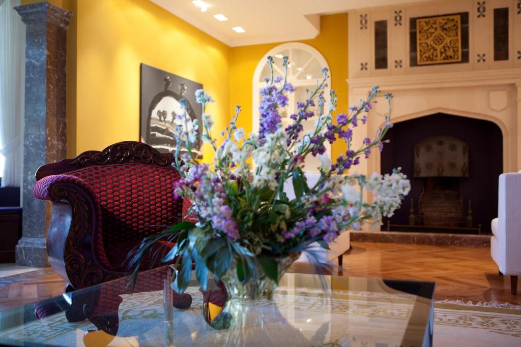Гостиная зона в The Ashbee Hotel