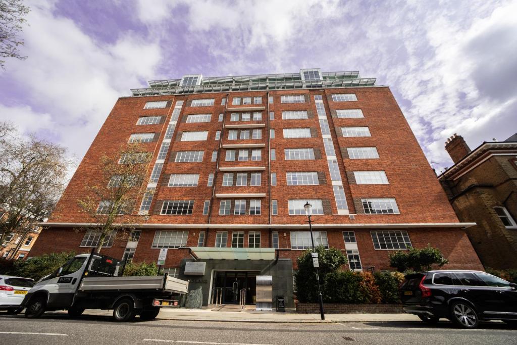 Roland Apartments London