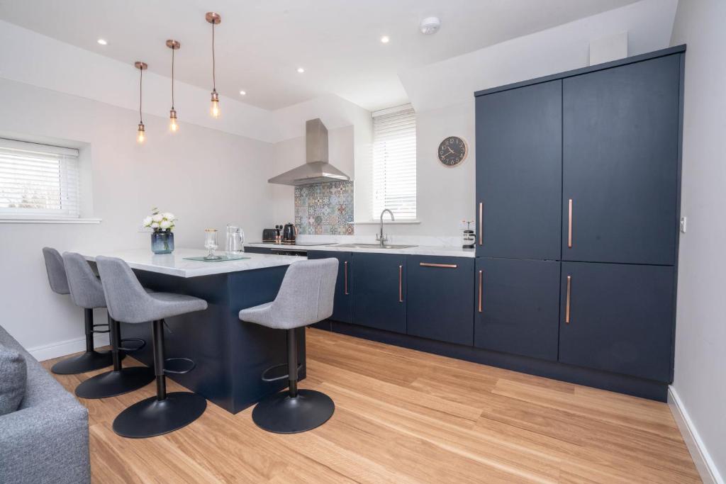 Stable Court Apartments - Twee Slaapkamers Appartement