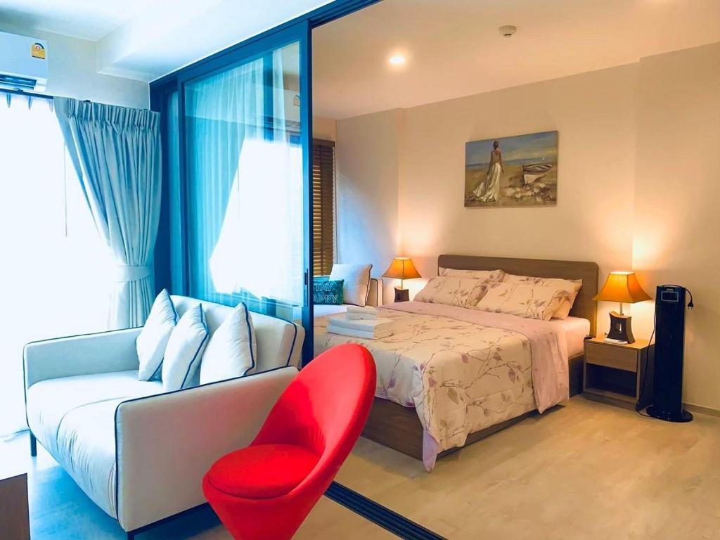 Una cama o camas en una habitación de Great Sea View One Bed Condo, La Casita, Hua Hin.
