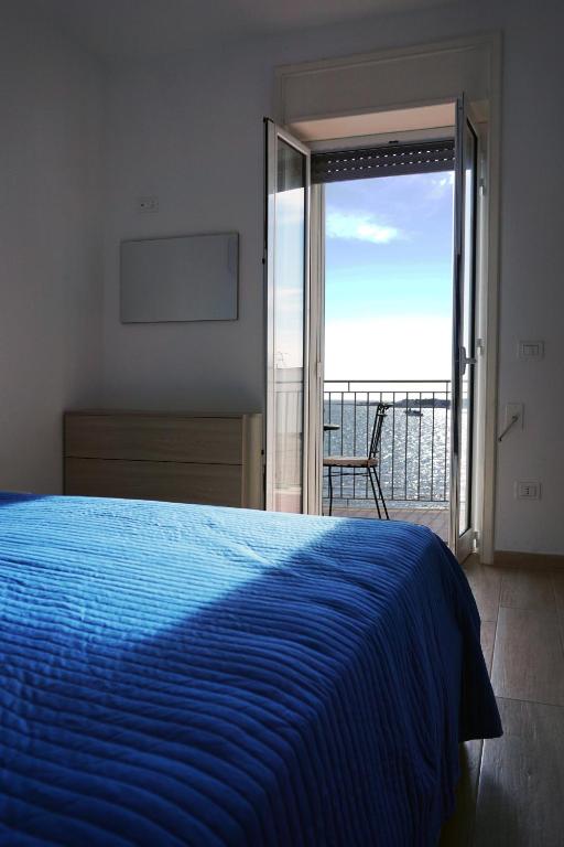 A bed or beds in a room at Viva Vista Mare Bilo Secondo Piano Vista
