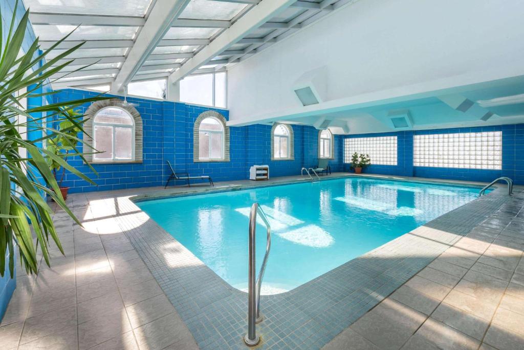 Super 8 by Wyndham Niagara Falls by the Falls - Resim 11