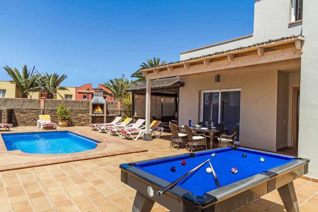 Bazén v ubytování Villa privada en Corralejo nebo v jeho okolí