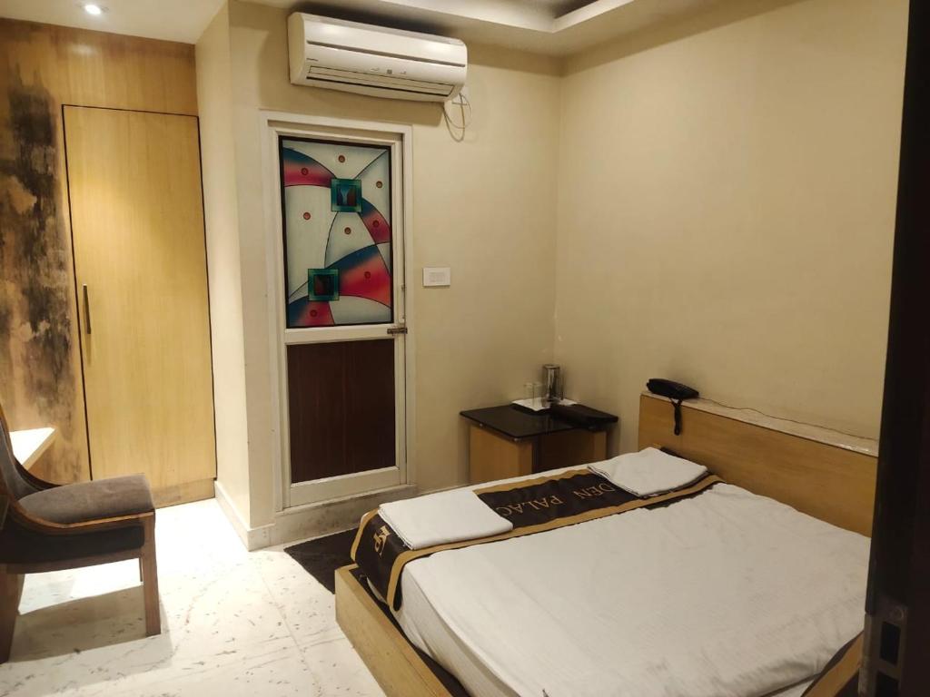 Postel nebo postele na pokoji v ubytování Hotel Golden Palace