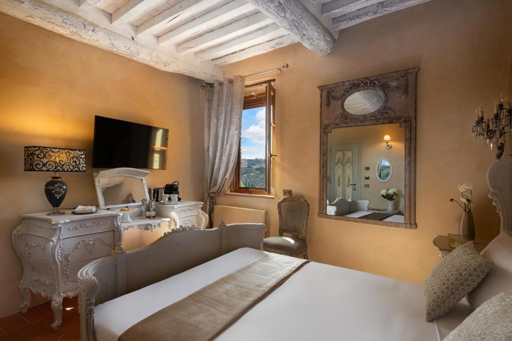 Postel nebo postele na pokoji v ubytování Il Miraggio in Val d'Orcia Relais & Spa