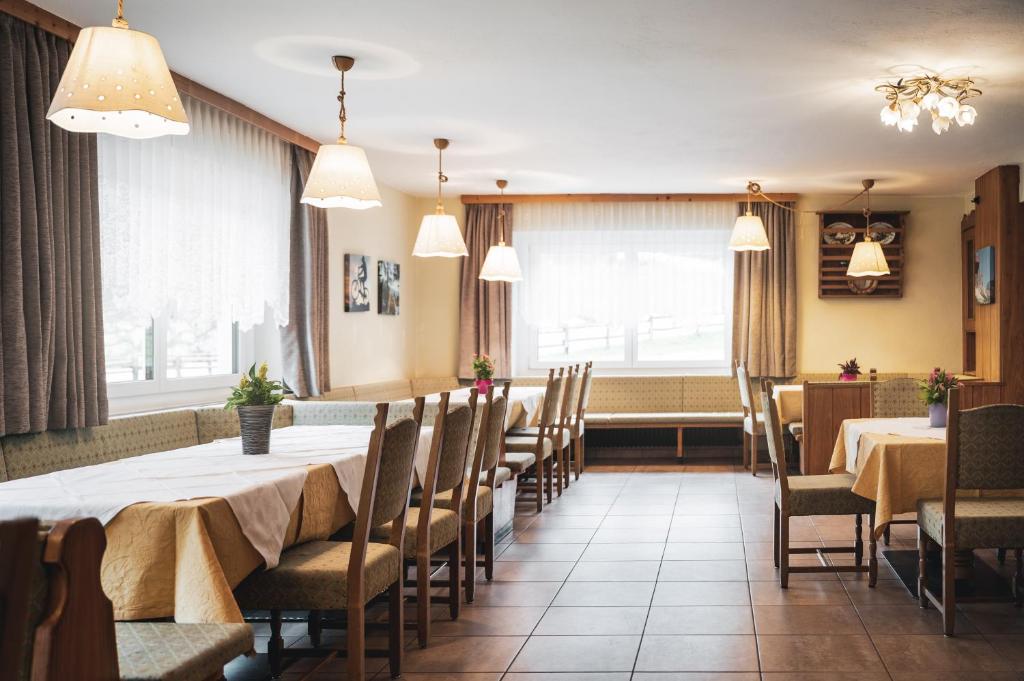 Posezení v ubytování Hotel B&B Frohsinn