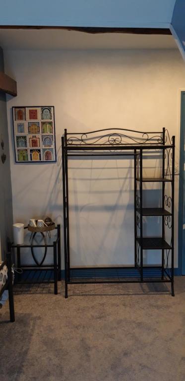Palanda nebo palandy na pokoji v ubytování LE CHALET SUISS - Chambre Santorin
