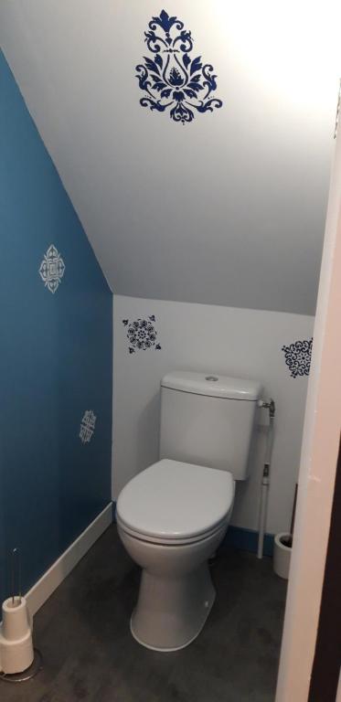 Koupelna v ubytování LE CHALET SUISS - Chambre Santorin