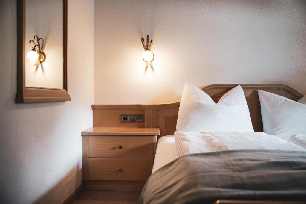 Postel nebo postele na pokoji v ubytování Hotel B&B Frohsinn