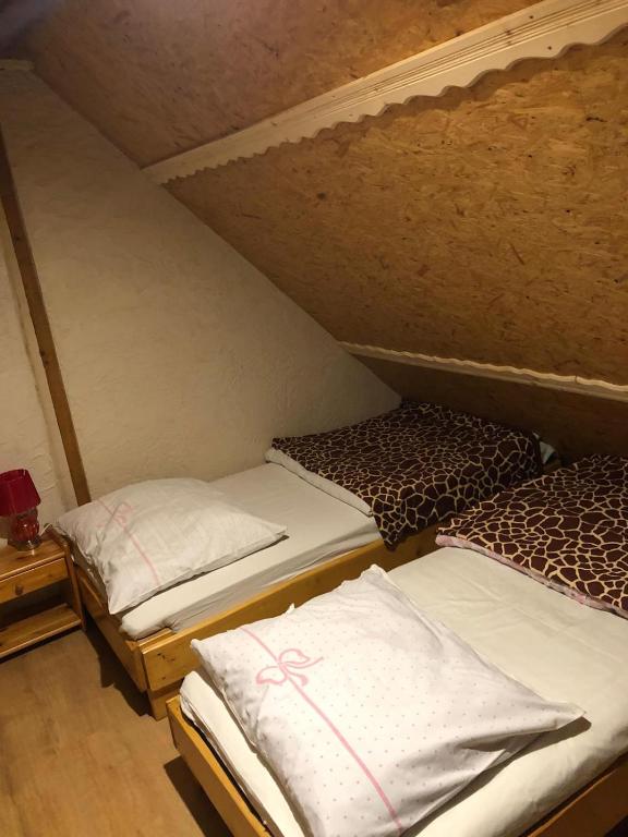 Posteľ alebo postele v izbe v ubytovaní Rodzinny Domek Apartament