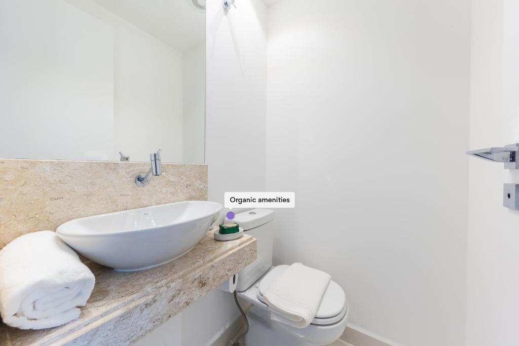  Apartamento completo com sacada - Vila Olímpia