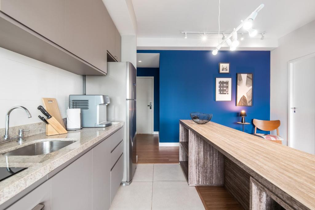  Apartamento completo com sacada - Vila Olímpia