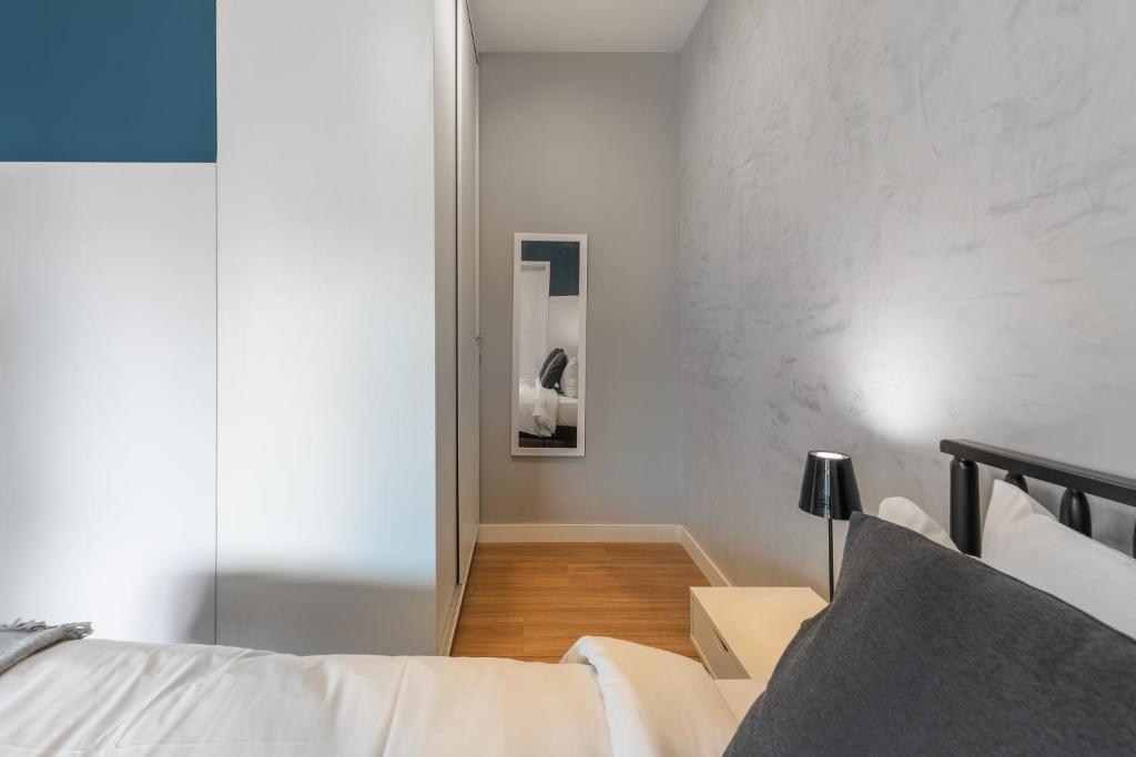  Apartamento completo com sacada - Vila Olímpia