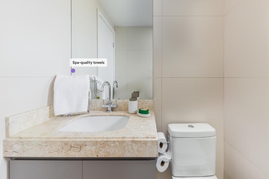  Apartamento completo com sacada - Vila Olímpia