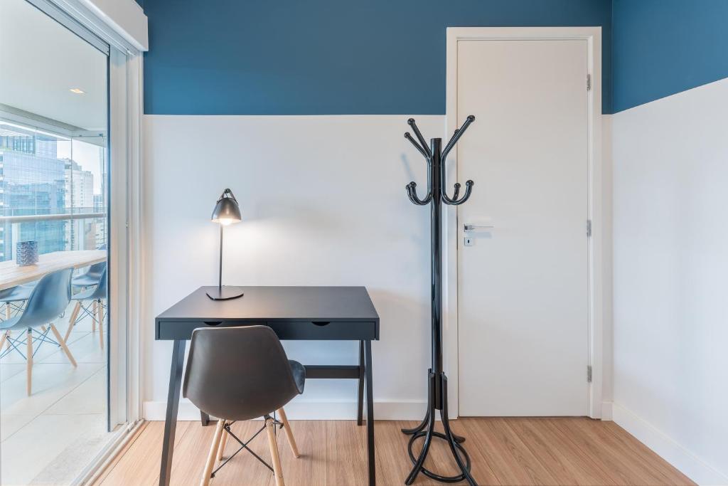  Apartamento completo com sacada - Vila Olímpia