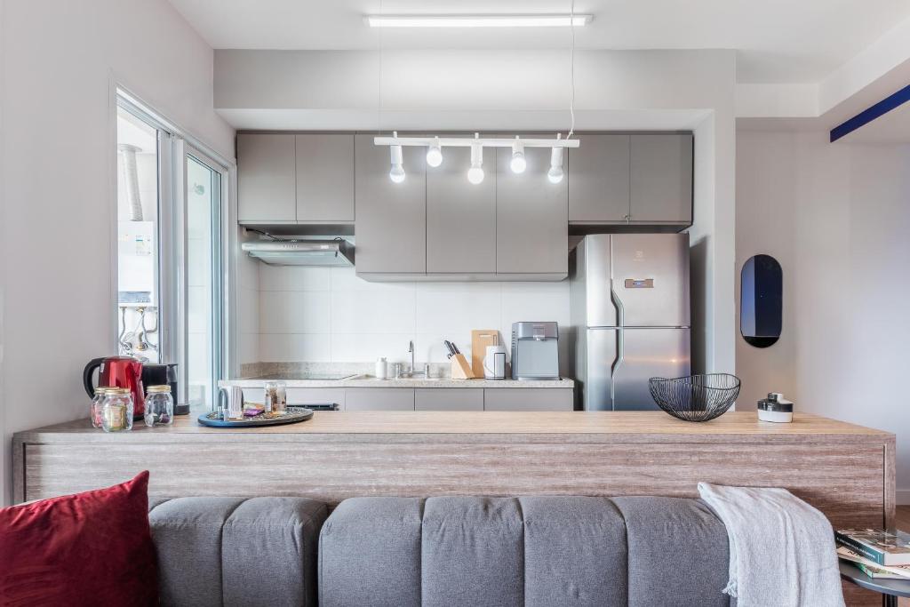  Apartamento completo com sacada - Vila Olímpia