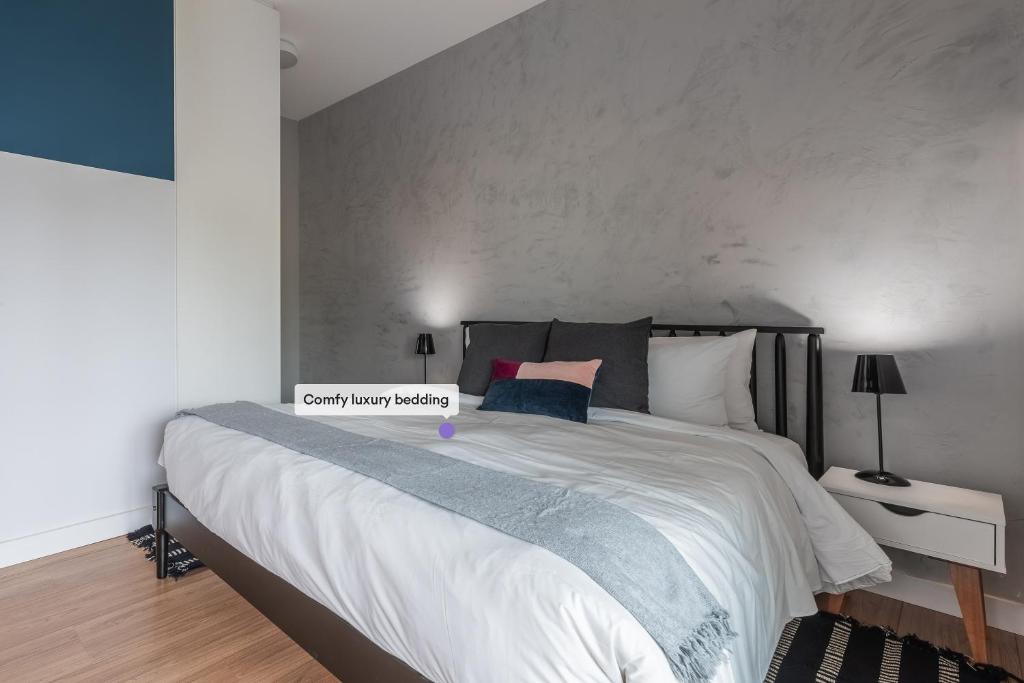  Apartamento completo com sacada - Vila Olímpia