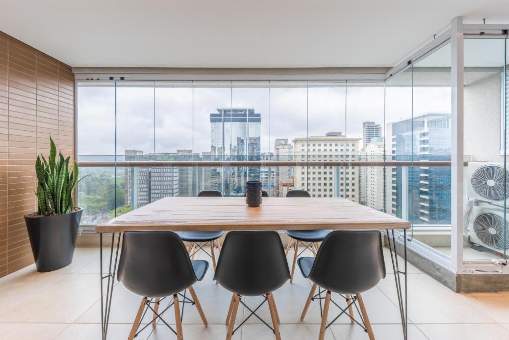 Apartamento completo com sacada - Vila Olímpia