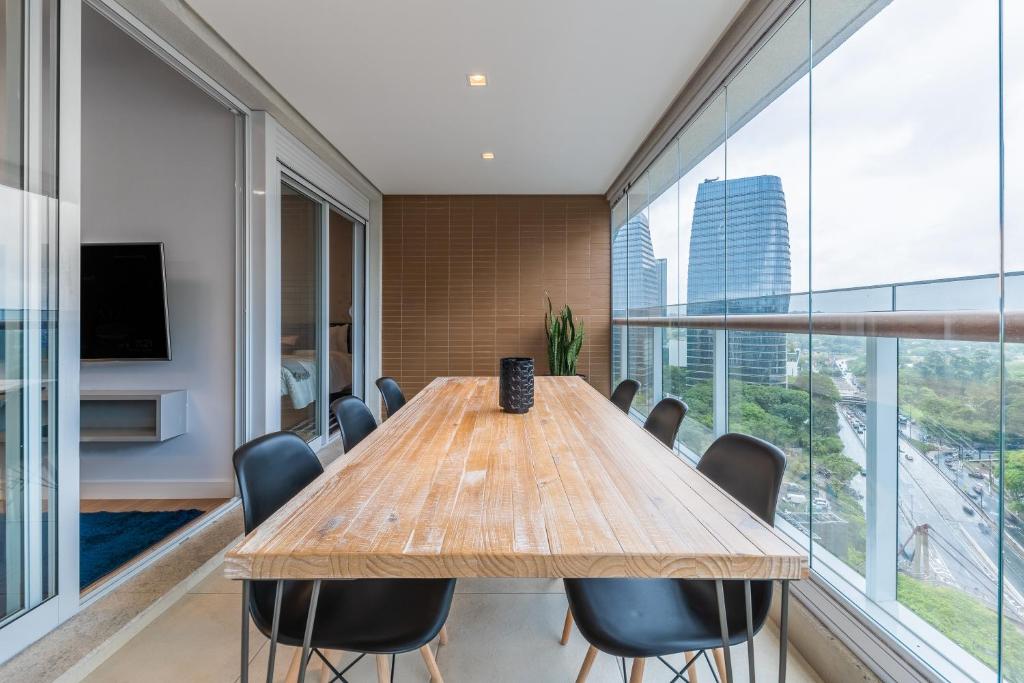  Apartamento completo com sacada - Vila Olímpia