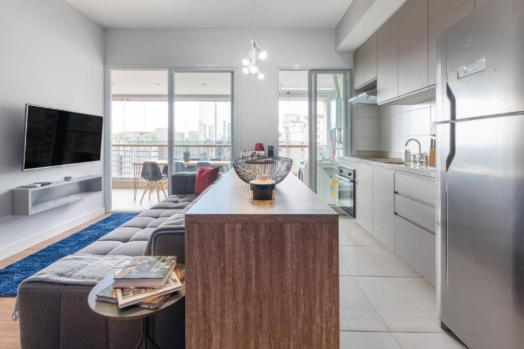  Apartamento completo com sacada - Vila Olímpia