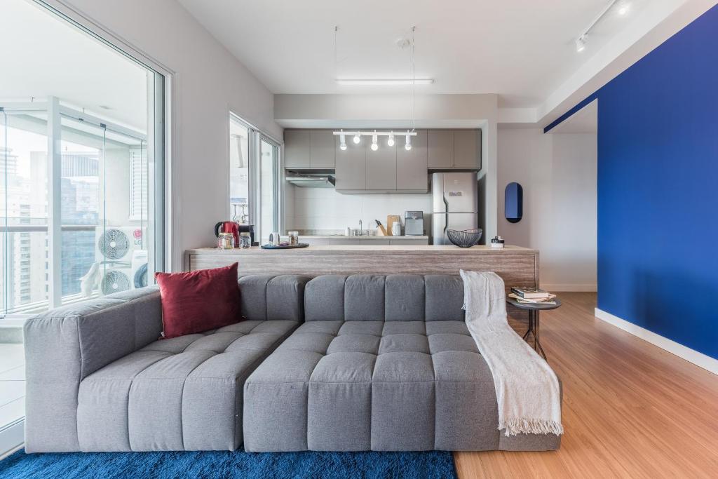 Apartamento completo com sacada - Vila Olímpia