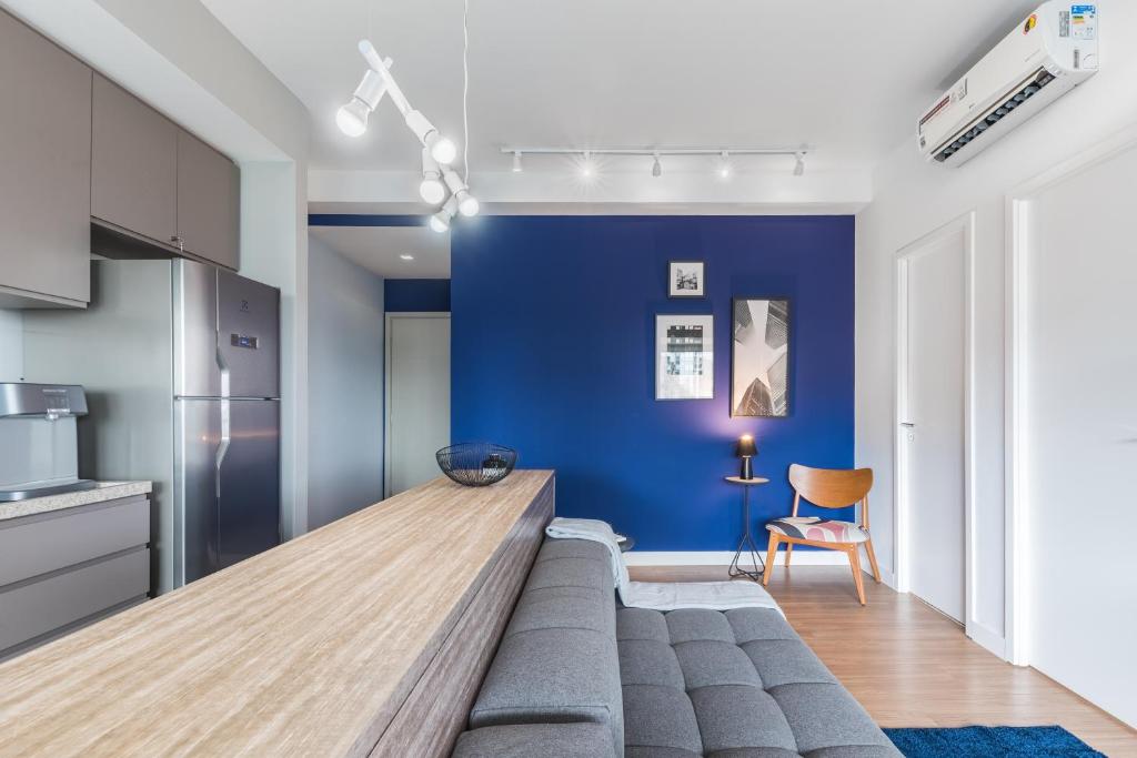  Apartamento completo com sacada - Vila Olímpia