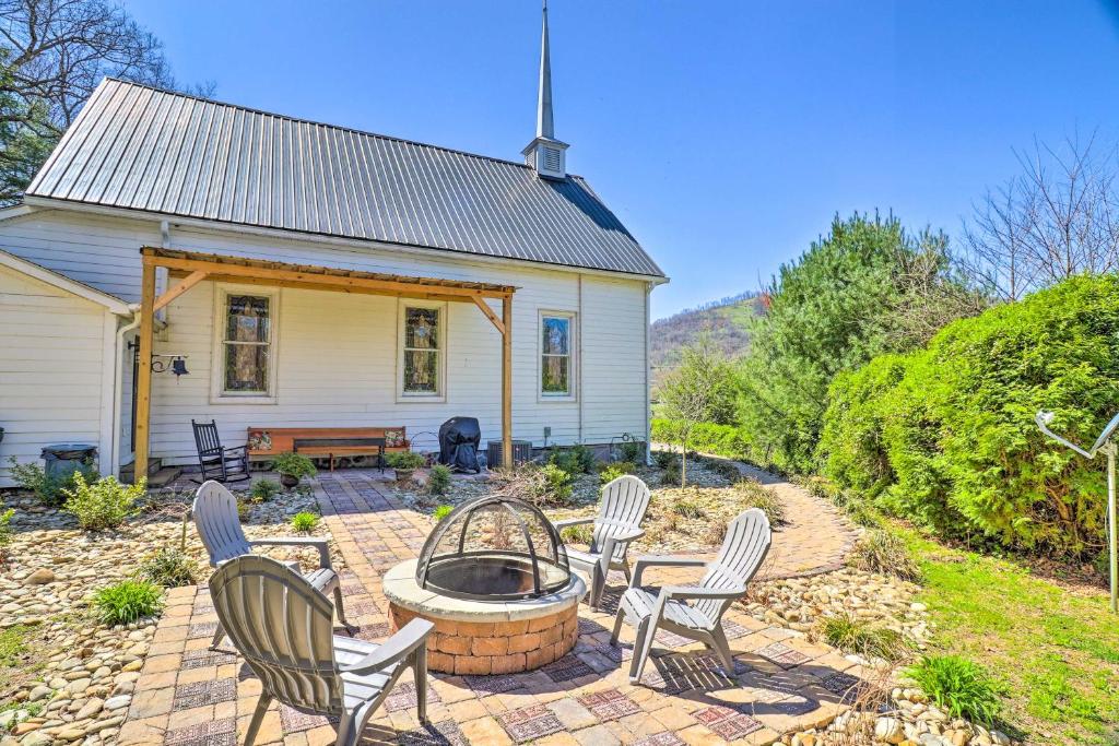 Iron Duff Chapel Unique Escape with Mtn Views!, Waynesville (updated