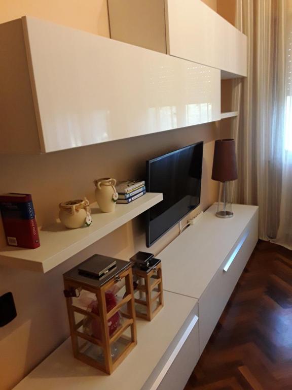 A kitchen or kitchenette at Kevin House