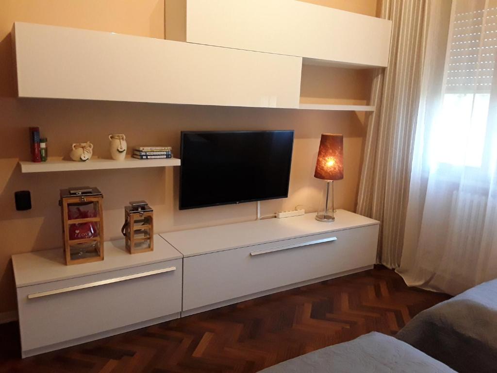 A television and/or entertainment centre at Kevin House
