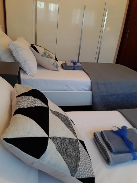 A bed or beds in a room at Kevin House
